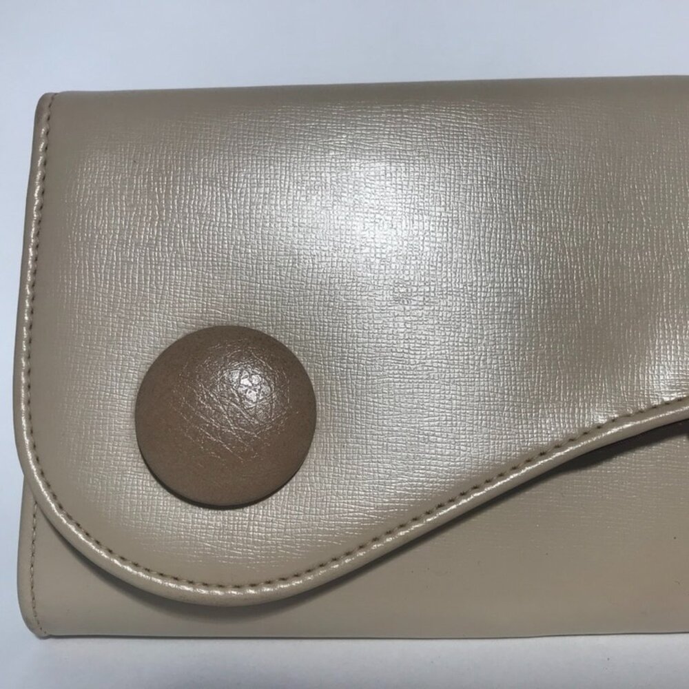 Two Tone Tan 1970s Button Vinyl Clutch